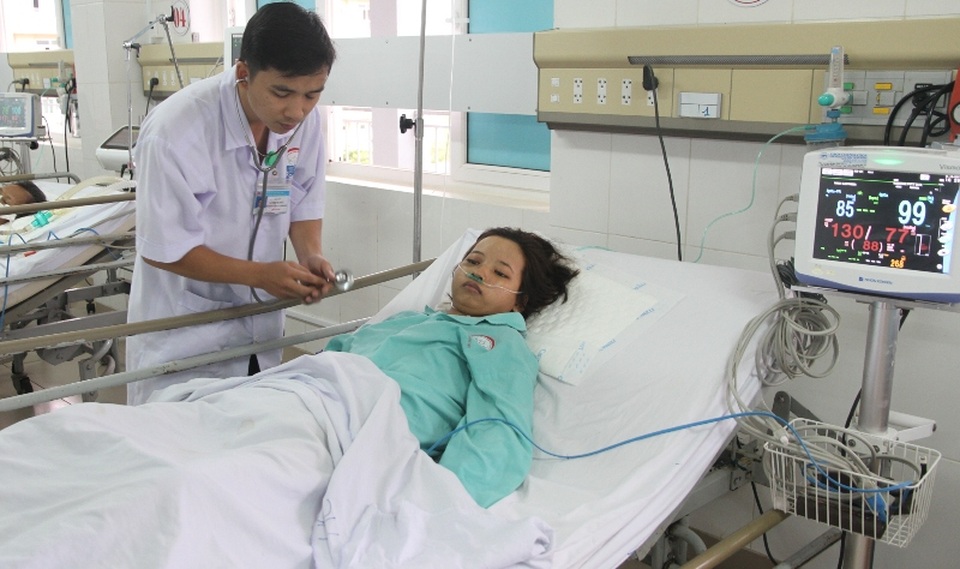 Cứu sống bệnh nhân bị nguy kịch do tai nạn đa chấn thương - 1 Bệnh nhân đang được chăm sóc, theo dõi tại bệnh viện