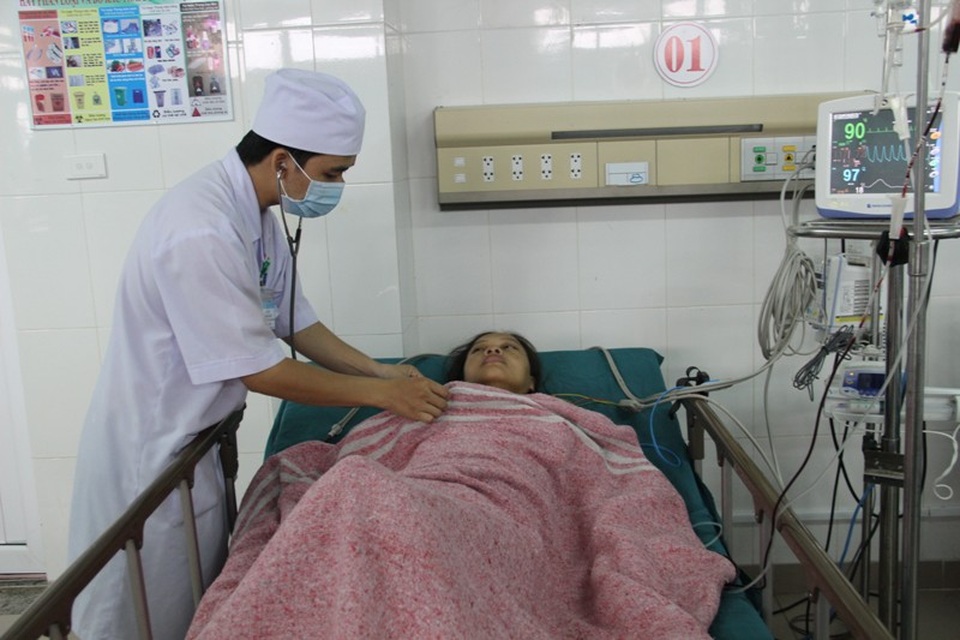 Nhân viên Y tế cho máu hiếm cứu phụ nữ qua cơn nguy kịch - 2 Bệnh nhân vẫn đang được các bác sĩ, nhân viên Y tế theo dõi, chăm sóc