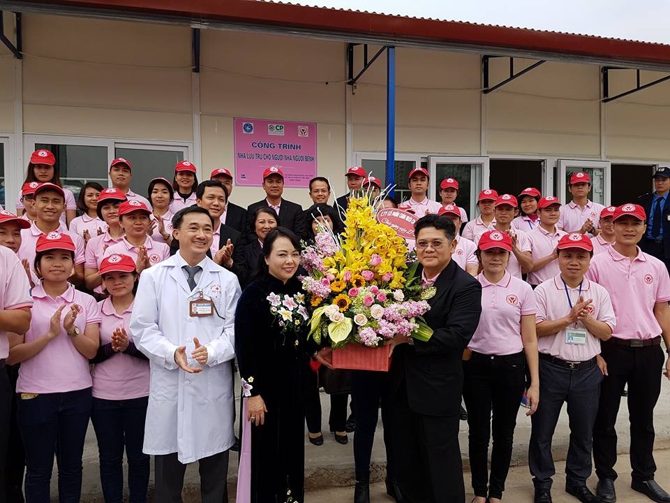 Hà Nội: Chỗ trọ miễn phí cho người bệnh ung thư - 4 Bộ trưởng chúc mừng nhà lưu trú chính thức đi vào hoạt động, chia sẻ bớt sự thiệt thòi, vất vả của bệnh nhân nghèo.