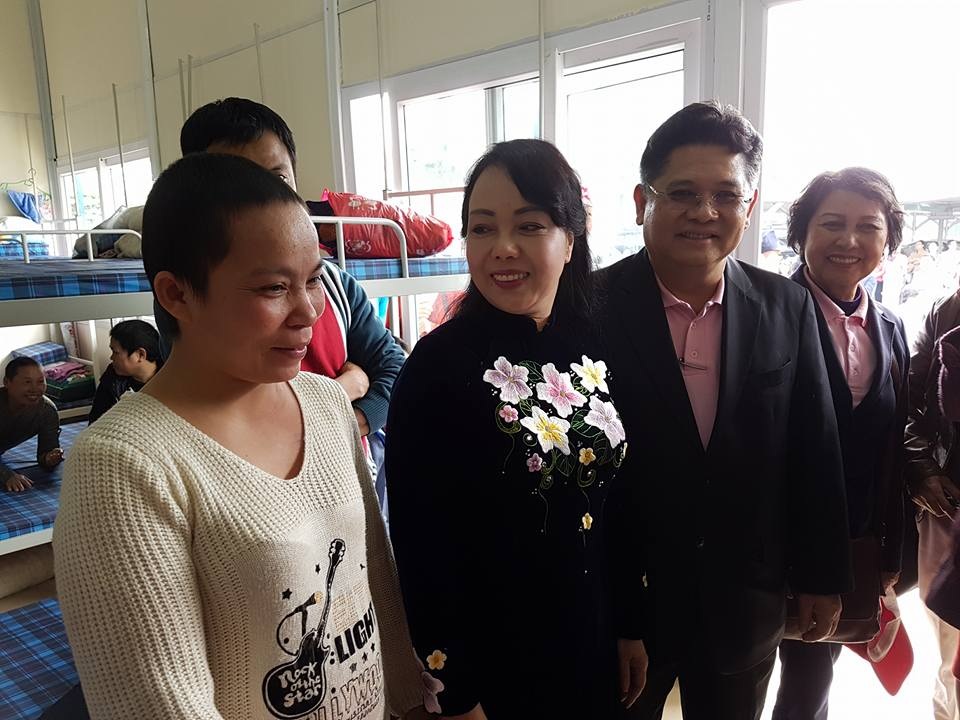 Hà Nội: Chỗ trọ miễn phí cho người bệnh ung thư - 3 Người đứng đầu ngành y tế, bệnh nhân đều vui mừng vì đã lo cho họ một chỗ nghỉ ngơi ấm áp, yên tâm điều trị bệnh.