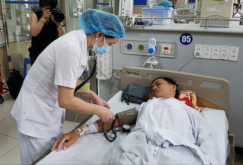 Vụ cấp cứu 18 bệnh nhân chạy thận: Xem xét 4 nguyên nhân chính - 1 Bệnh nhân vụ nghi sốc phản vệ đồng loạt khi chạy thận may mắn qua khỏi đang được điều trị tại BV Bạch Mai. Ảnh: H.Hải