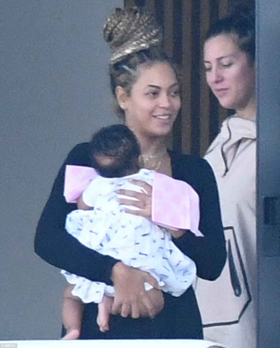 Beyonce Knowles lần đầu khoe cặp sinh đôi mới sinh - 19 Beyonce Knowles lần đầu khoe cặp sinh đôi mới sinh - 19