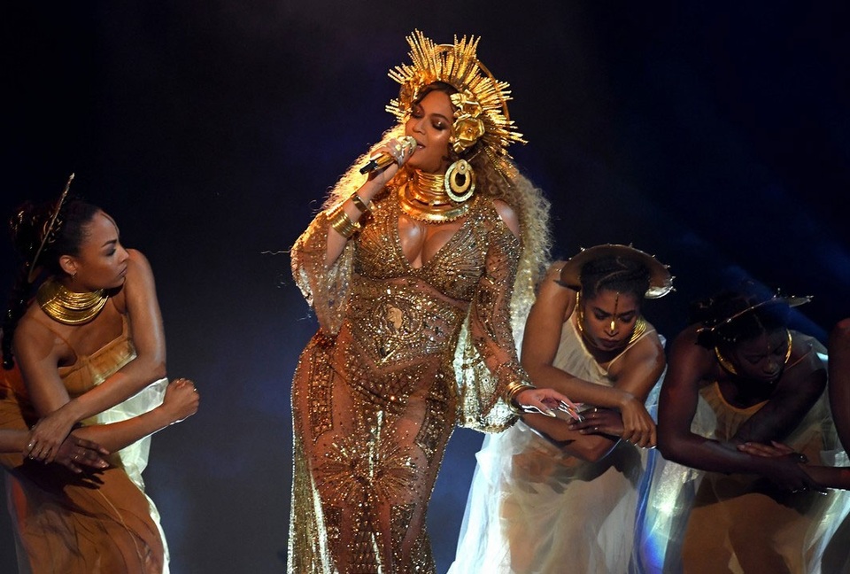 "Bà bầu" Beyonce Knowles trình diễn "máu lửa" tại Grammy năm 2017 - 3 "Bà bầu" Beyonce Knowles trình diễn "máu lửa" tại Grammy năm 2017 - 3