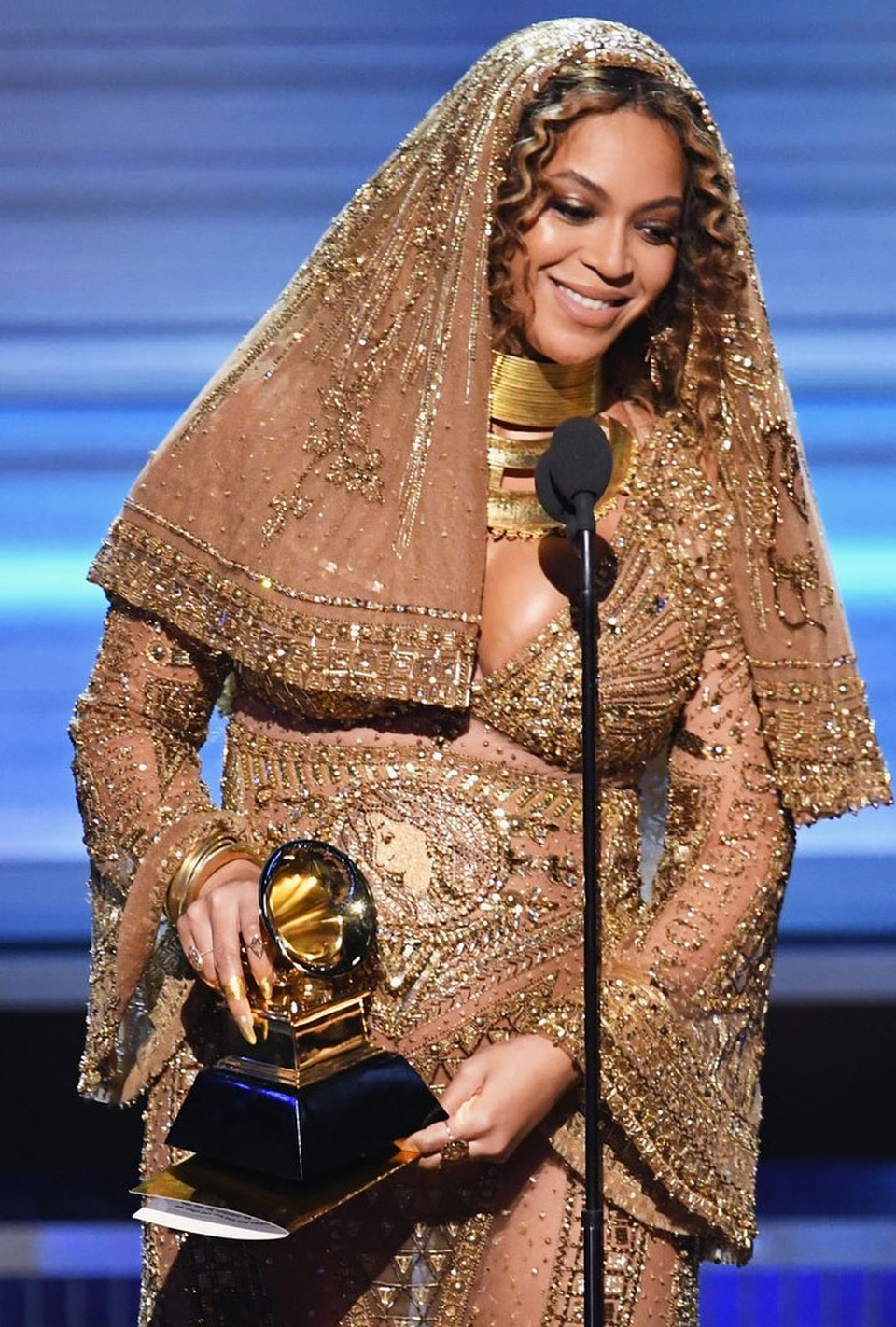 "Bà bầu" Beyonce Knowles trình diễn "máu lửa" tại Grammy năm 2017 - 17
Formation của cô nhận giải Video ca nhạc của năm.