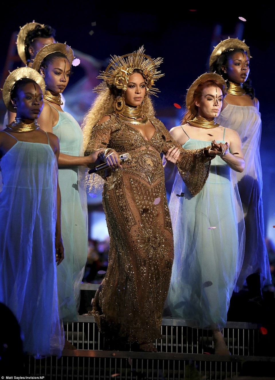 "Bà bầu" Beyonce Knowles trình diễn "máu lửa" tại Grammy năm 2017 - 11 "Bà bầu" Beyonce Knowles trình diễn "máu lửa" tại Grammy năm 2017 - 11
