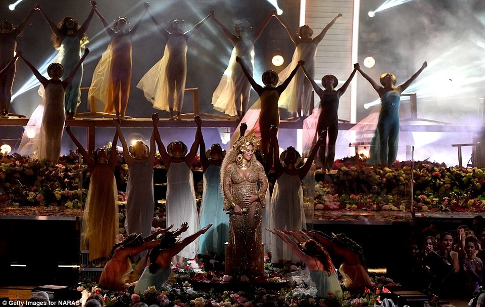 "Bà bầu" Beyonce Knowles trình diễn "máu lửa" tại Grammy năm 2017 - 14 "Bà bầu" Beyonce Knowles trình diễn "máu lửa" tại Grammy năm 2017 - 14