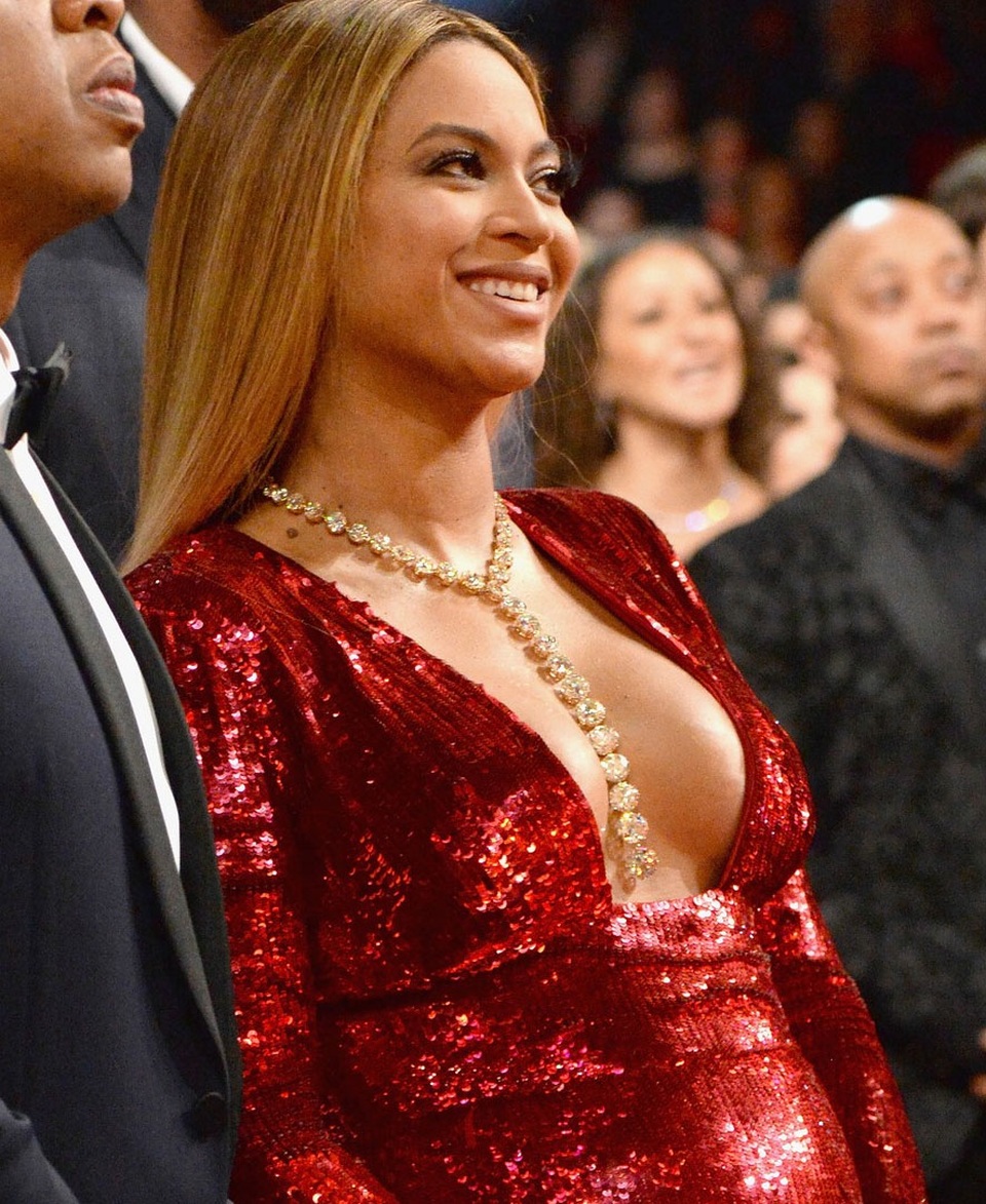 "Bà bầu" Beyonce Knowles trình diễn "máu lửa" tại Grammy năm 2017 - 21
Nụ cười rạng ngời hạnh phúc của bà bầu Beyonce Knowles.