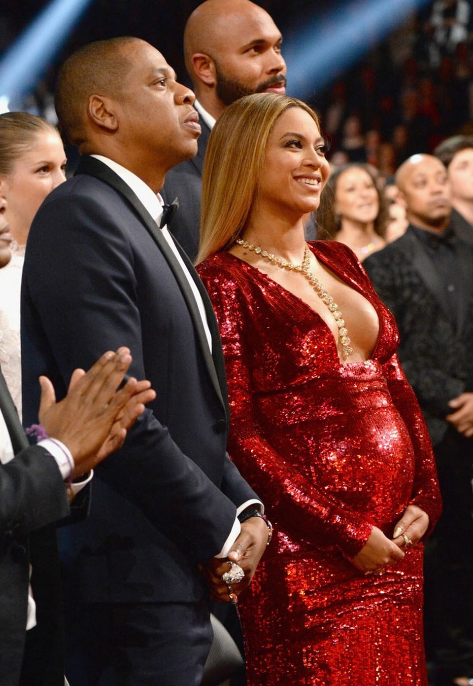 "Bà bầu" Beyonce Knowles trình diễn "máu lửa" tại Grammy năm 2017 - 20
Beyonce đang mang song thai và cô mới xác nhận thông tin này với người hâm mộ vào tuần trước.