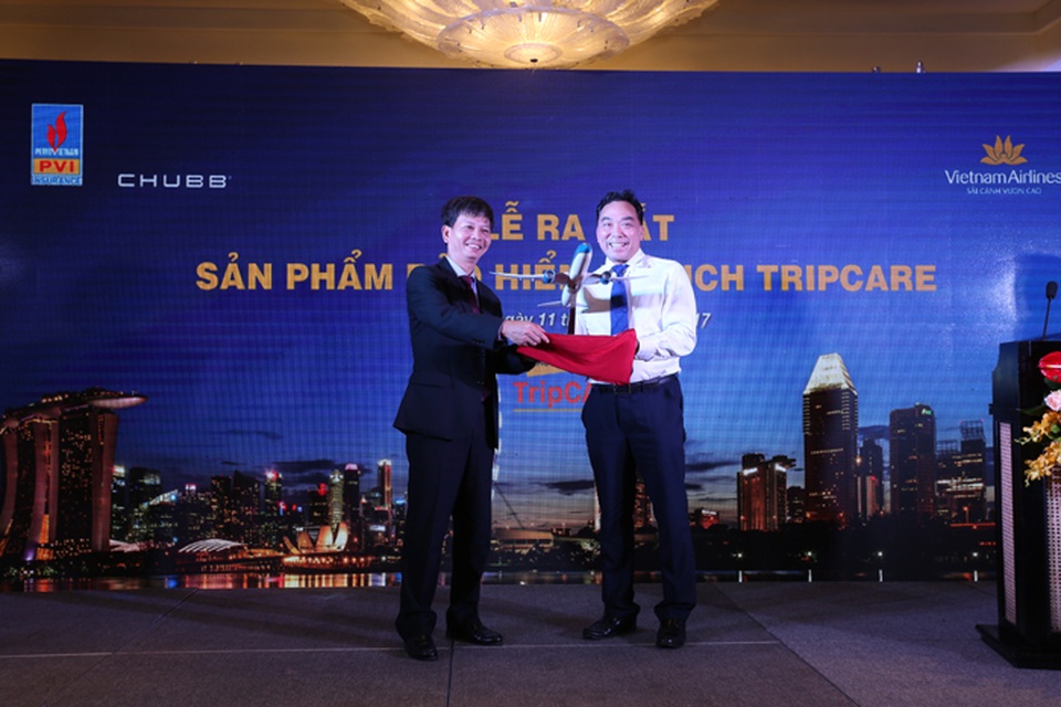 Bảo hiểm PVI và Vietnam Airlines hợp tác ra mắt sản phẩm Bảo hiểm Du lịch TripCARE - 4 Đại diện Vietnam Airlines và PVI chúc mừng cho sự ra mắt của Bảo hiểm Du lịch TripCARE