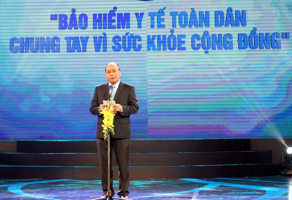 Thủ tướng Chính phủ: Phấn đấu hơn 90 % dân số tham gia BHYT vào năm 2020 - 1
Thủ tướng Chính phủ Nguyễn Xuân Phúc phát biểu tại buổi lễ