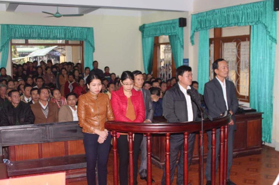 Gây thất thoát, chiếm đoạt hàng trăm triệu đồng, 5 cán bộ xã lĩnh án - 1 Các bị cáo tại phiên xét xử