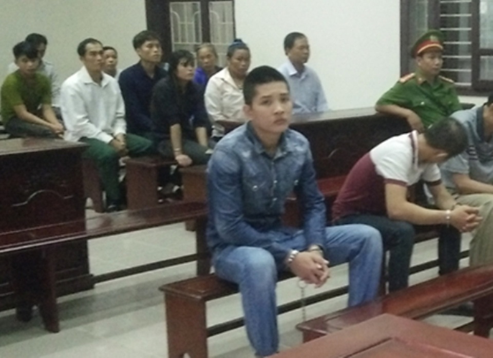 Giết người tại đám cưới vì câu nói tục - 1 Bị cáo Kỳ nhận mức án tù chung thân về hành vi giết người