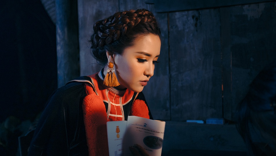 Bích Phương xinh đẹp làm cô dâu dân tộc Dao - 4