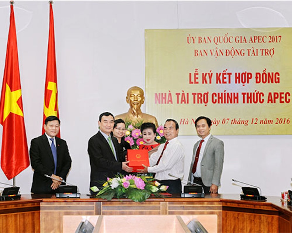 Đồng hành APEC 2017, Bidrico khẳng định "chất lượng vàng" thời hội nhập - 1 Ban Vận động tài trợ APEC và Công ty TNHH Sản xuất và Thương mại Tân Quang Minh ký kết Hợp đồng nhà tài trợ chính thức APEC năm 2017.