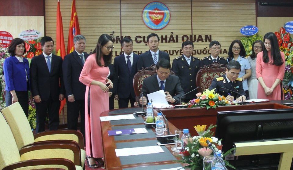 BIDV và Tổng cục Hải quan hợp tác triển khai dịch vụ nộp thuế hải quan điện tử 24/7 - 1 BIDV và Tổng cục Hải quan hợp tác triển khai dịch vụ nộp thuế hải quan điện tử 24/7 - 1