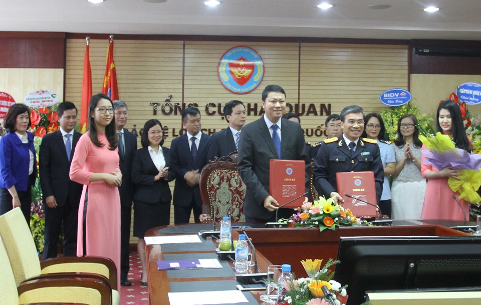 BIDV và Tổng cục Hải quan hợp tác triển khai dịch vụ nộp thuế hải quan điện tử 24/7 - 2 BIDV và Tổng cục Hải quan hợp tác triển khai dịch vụ nộp thuế hải quan điện tử 24/7 - 2