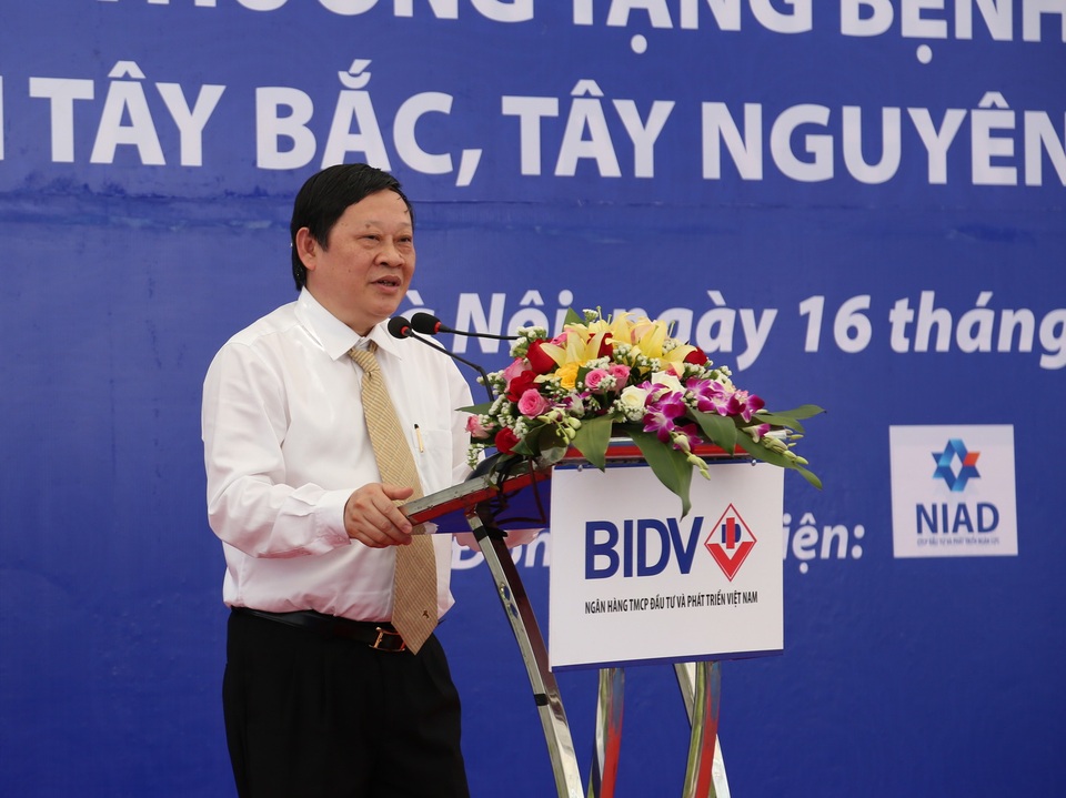 
GS. TS. Anh hùng Lao động, Nhà giáo Nhân dân Nguyễn Viết Tiến, Thứ trưởng Bộ Y tế phát biểu
