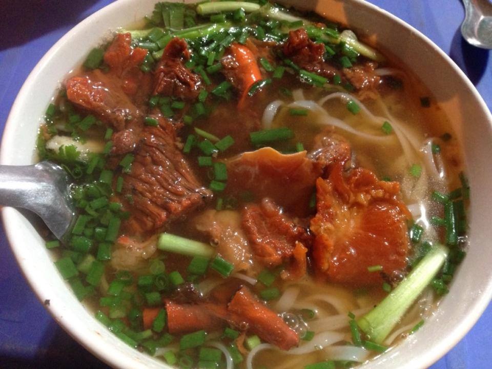 Những "biến tấu" từ phở khiến tín đồ sành ăn mê tít - 6 Phở sốt vang ngày càng được yêu thích.