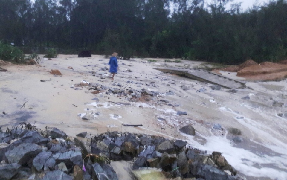 
Tình trạng xâm thực do biển ở Vinh Hải ngày càng mạnh.
