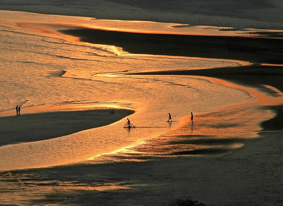 Biển hoàng hôn của tác giả Lưu Trọng Đạt