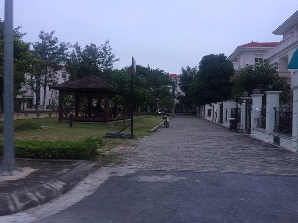 Những khu biệt thự "ma" - hoang phí khủng khiếp của một thời đầu cơ bất động sản - 5 Khung cảnh có phần yên ắng lúc 5 giờ chiều