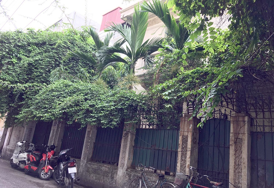 Biệt thự "đòi" từ cựu Chủ tịch Hà Nội Hoàng Văn Nghiên bị bỏ hoang - 1
Căn biệt thự 12 Nguyễn Chế Nghĩa bị bỏ hoang gần 3 năm nay