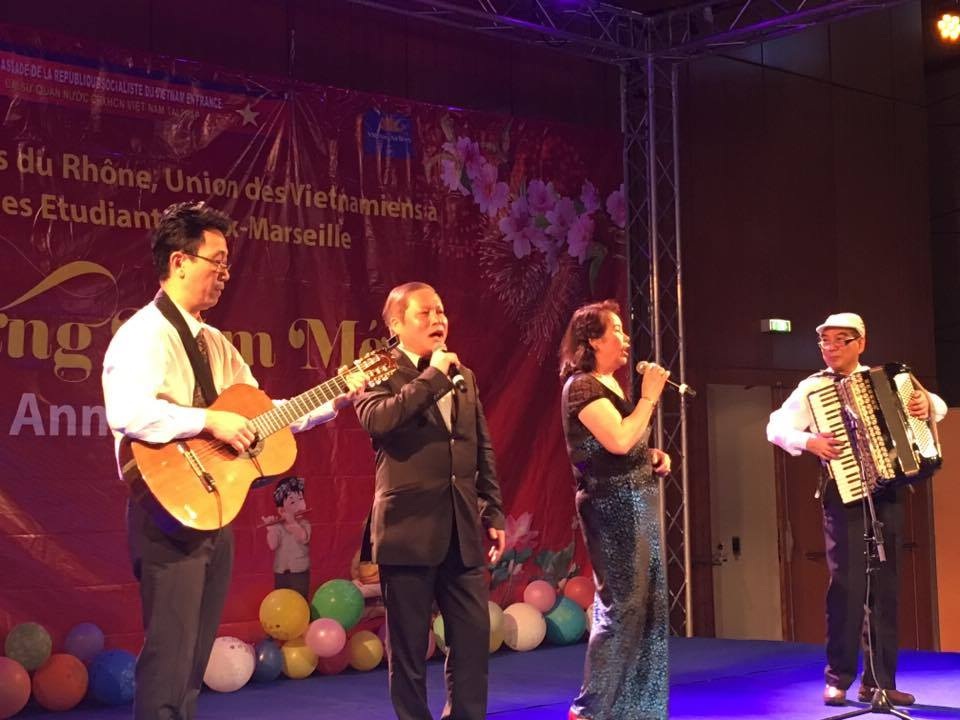 Nghệ sĩ Việt mang sắc xuân Việt Nam đến với kiều bào Pháp - 10 Nghệ sĩ Việt mang sắc xuân Việt Nam đến với kiều bào Pháp - 10