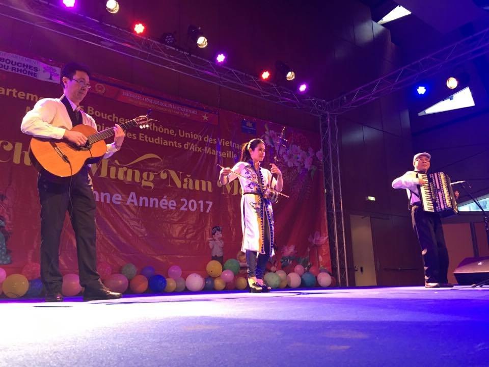 Nghệ sĩ Việt mang sắc xuân Việt Nam đến với kiều bào Pháp - 11 Nghệ sĩ Việt mang sắc xuân Việt Nam đến với kiều bào Pháp - 11