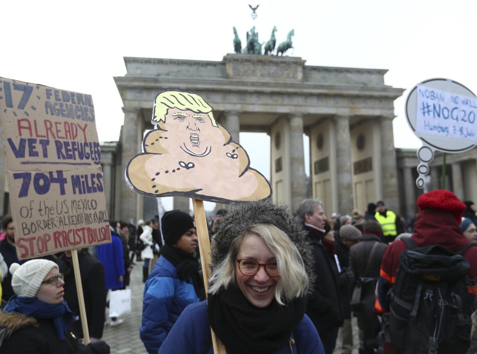 Biểu tình bùng phát khắp thế giới phản đối sắc lệnh của ông Trump - 7
(Ảnh: Reuters)