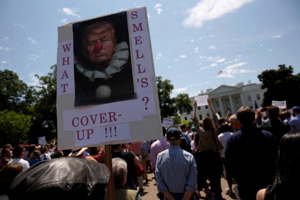 Biểu tình phản đối Tổng thống Trump bên ngoài Nhà Trắng - 14
(Ảnh: Reuters)