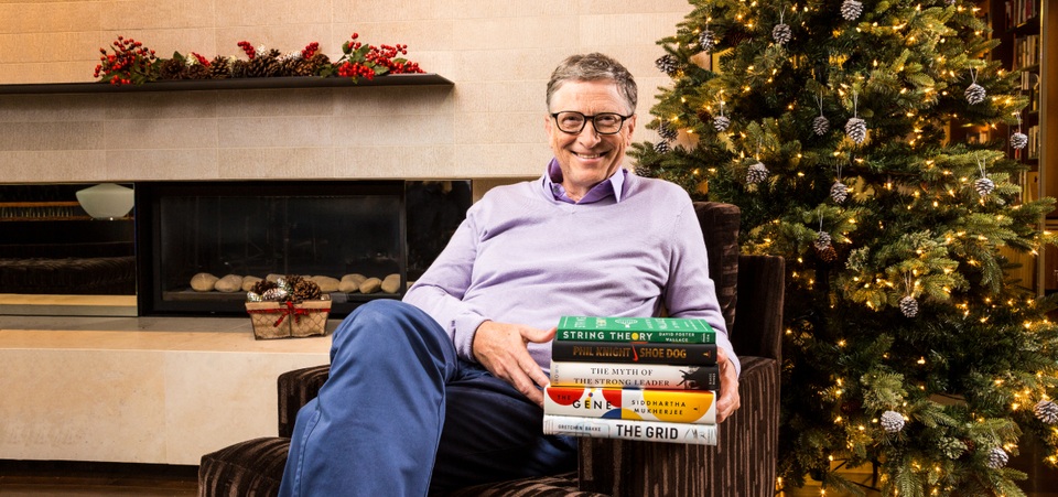 Thói quen hằng ngày kì lạ của 6 tỷ phú thế giới - 3
Tỷ phú Bill Gates giới thiệu những cuốn sách ông yêu thích nhất trong năm 2016. (Nguồn: Gates Notes)