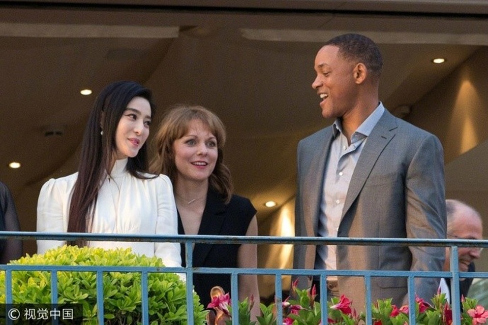 Phạm Băng Băng duyên dáng trong lần đầu làm giám khảo LHP quốc tế Cannes - 3
Phạm Băng Băng vui vẻ trò chuyện cùng Will Smith, một trong những giám khảo năm nay.