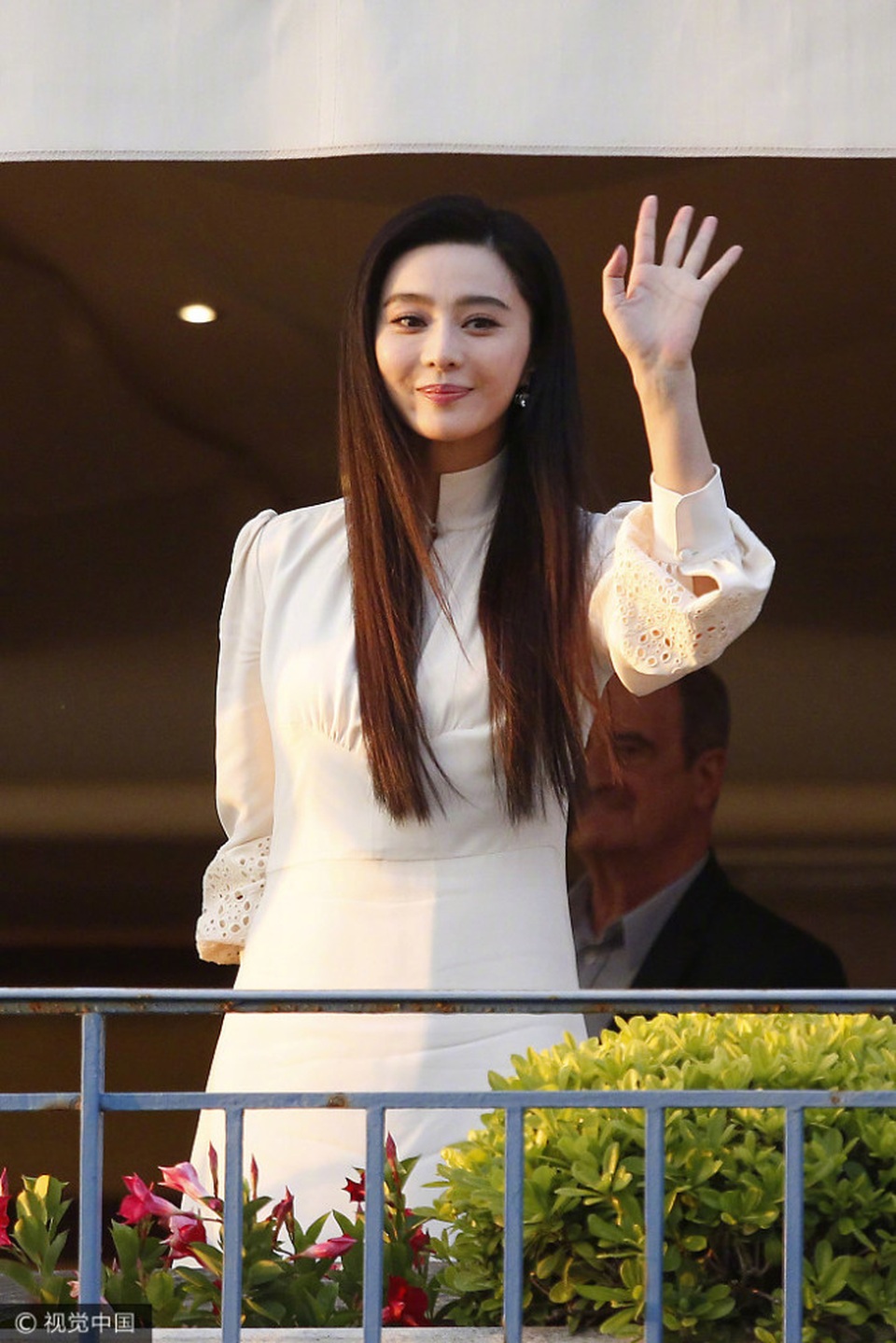 Phạm Băng Băng duyên dáng trong lần đầu làm giám khảo LHP quốc tế Cannes - 2
Nhiều năm trước, Phạm Băng Băng là khách mời thường xuyên của LHP quốc tế Cannes. Sau nhiều năm làm khách, đây là năm đầu tiên ngôi sao thế hệ 8x của Trung Quốc được mời làm giám khảo.