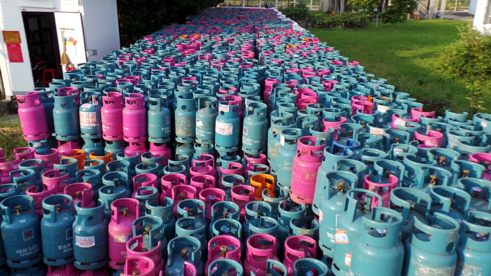 Phát hoảng trước 23.000 vỏ bình gas nghi bị chiếm giữ trái phép - 2 Phát hoảng trước 23.000 vỏ bình gas nghi bị chiếm giữ trái phép - 2
