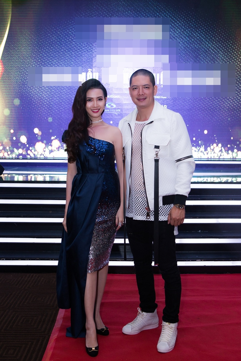 Hội ngộ MC, diễn viên Bình Minh tại sự kiện, Top 5 Hoa hậu Việt Nam 2012, diễn viên Phan Thị Mơ xuất hiện với vẻ ngoài quyến rũ trong chiếc đầm xanh cô - ban nổi bật.