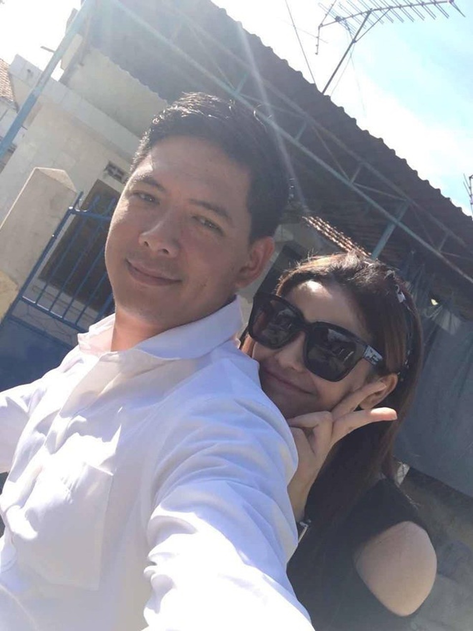 Ảnh nhạy cảm của Bình Minh - Trương Quỳnh Anh chụp ở hậu trường phim? - 4 Những bức ảnh này khiến nhiều người đặt dấu chấm hỏi về mối quan hệ trên mức đồng nghiệp của cả hai.