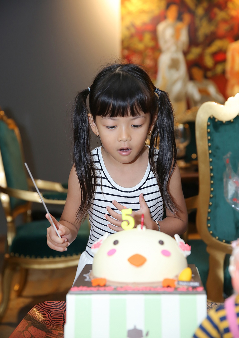 Vợ chồng Bình Minh ăn bữa tối lãng mạn; ấm áp trong tiệc sinh nhật con gái - 4 Bé An Như đón sinh nhật hạnh phúc bên bố mẹ