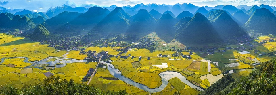 Việt Nam đẹp nao lòng khi nhìn từ trên cao - 4 Bình Minh ở Bắc Sơn