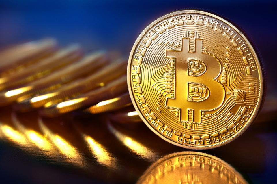 Công ty đang bán thuốc lá chuyển sang “đào” Bitcoin vì thấy quá hời - 1
Ngày 17/12, giá một đồng Bitcoin đã chạm đến ngưỡng 19.000 USD (tương đương gần 432 triệu đồng). (Nguồn: CNBC)