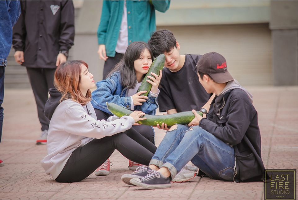 Bạn trẻ Hà Nội nhảy flashmob, kêu gọi mua bí xanh giúp nông dân - 2
Manequin Challenge cùng quả bí