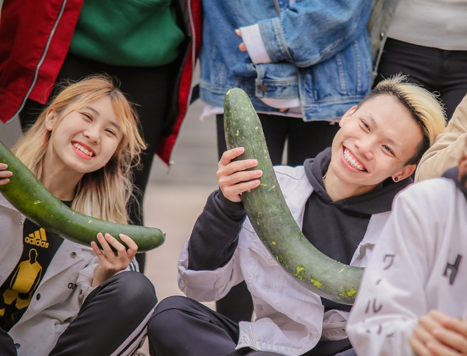 Bạn trẻ Hà Nội nhảy flashmob, kêu gọi mua bí xanh giúp nông dân - 4
Gương mặt rạng rỡ của các dancer Hà Nội