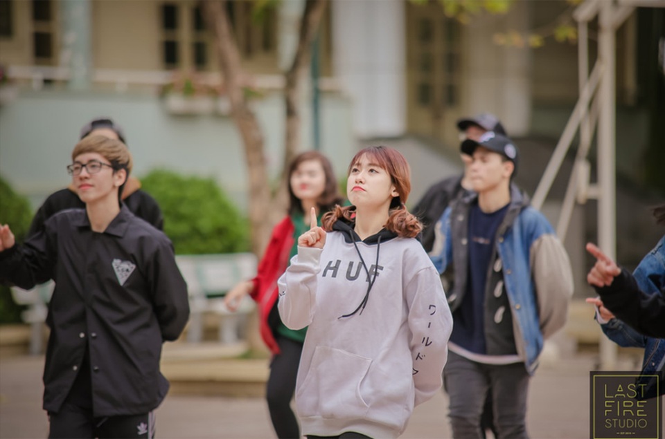 Bạn trẻ Hà Nội nhảy flashmob, kêu gọi mua bí xanh giúp nông dân - 5 Bạn trẻ Hà Nội nhảy flashmob, kêu gọi mua bí xanh giúp nông dân - 5