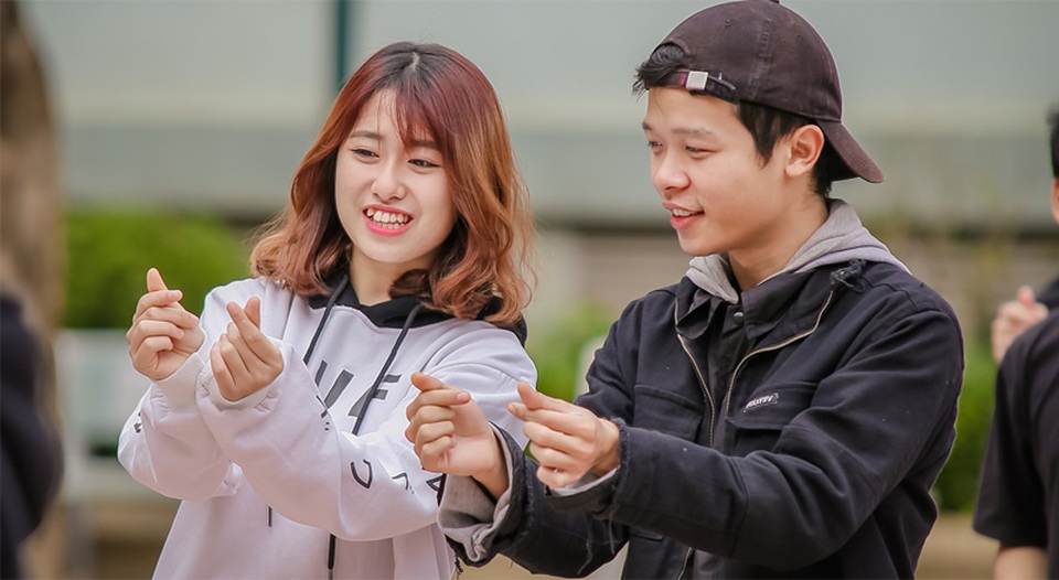 Bạn trẻ Hà Nội nhảy flashmob, kêu gọi mua bí xanh giúp nông dân - 6
Cô gái xinh xắn tham gia màn nhảy flashmob