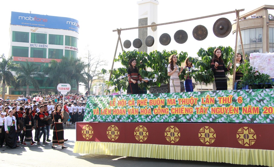 Lễ hội đường phố tôn vinh cồng chiêng Tây Nguyên và cà phê Buôn Ma Thuột