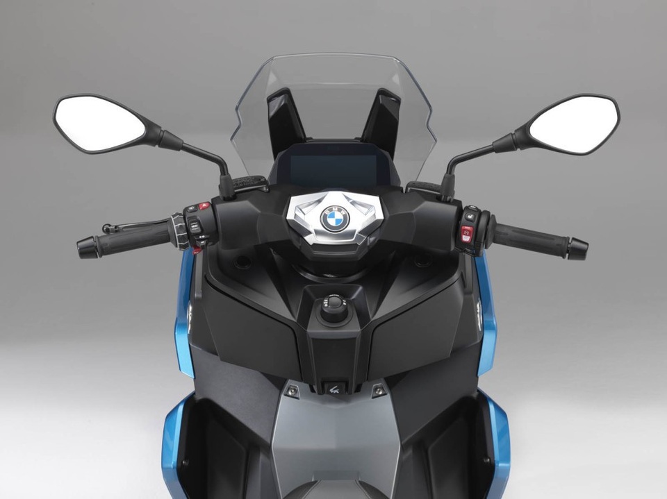BMW C 400 X - Động cơ một xi-lanh và ngập tràn công nghệ - 16 BMW C 400 X - Động cơ một xi-lanh và ngập tràn công nghệ - 16