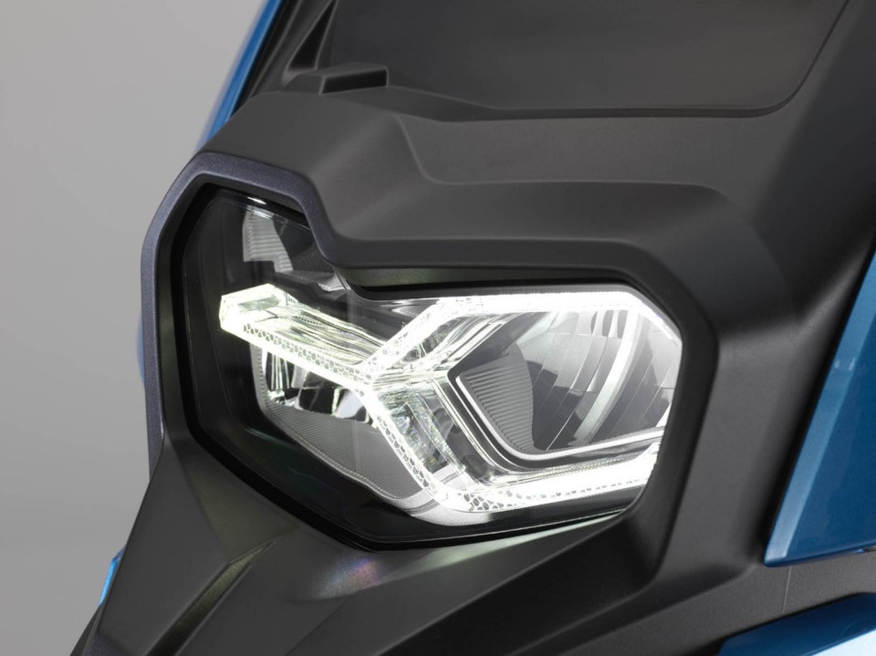 BMW C 400 X - Động cơ một xi-lanh và ngập tràn công nghệ - 5 BMW C 400 X - Động cơ một xi-lanh và ngập tràn công nghệ - 5