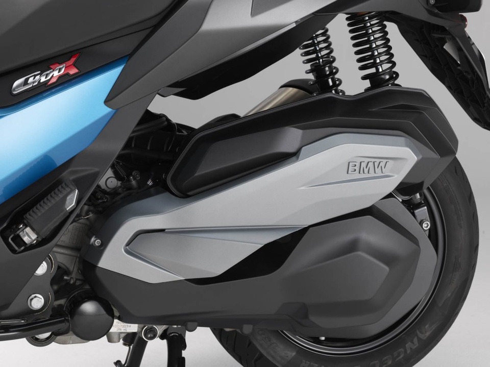 BMW C 400 X - Động cơ một xi-lanh và ngập tràn công nghệ - 13 BMW C 400 X - Động cơ một xi-lanh và ngập tràn công nghệ - 13