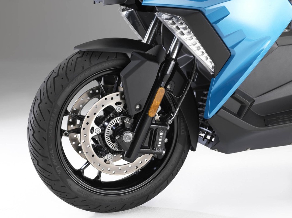 BMW C 400 X - Động cơ một xi-lanh và ngập tràn công nghệ - 6 BMW C 400 X - Động cơ một xi-lanh và ngập tràn công nghệ - 6