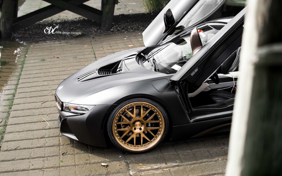 Làm gì để BMW i8 nổi bật hơn? - 2 Làm gì để BMW i8 nổi bật hơn? - 2