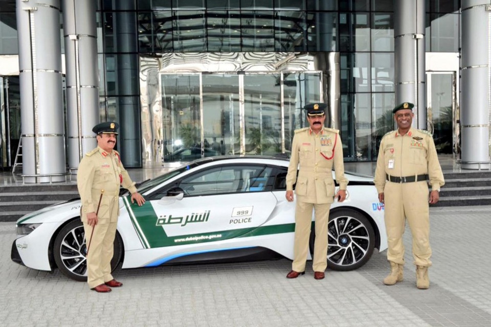 Những mẫu xe cảnh sát "oách" nhất thế giới - 5